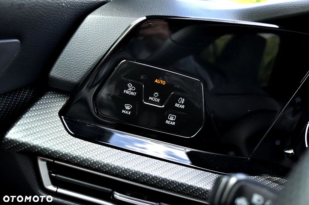 Volkswagen Golf 1.5 eTSI OPF DSG R-Line - 15