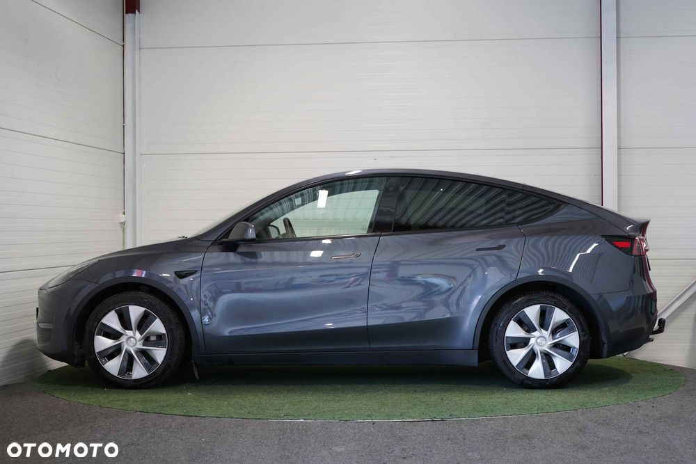 Tesla Model Y Long Range AWD - 4