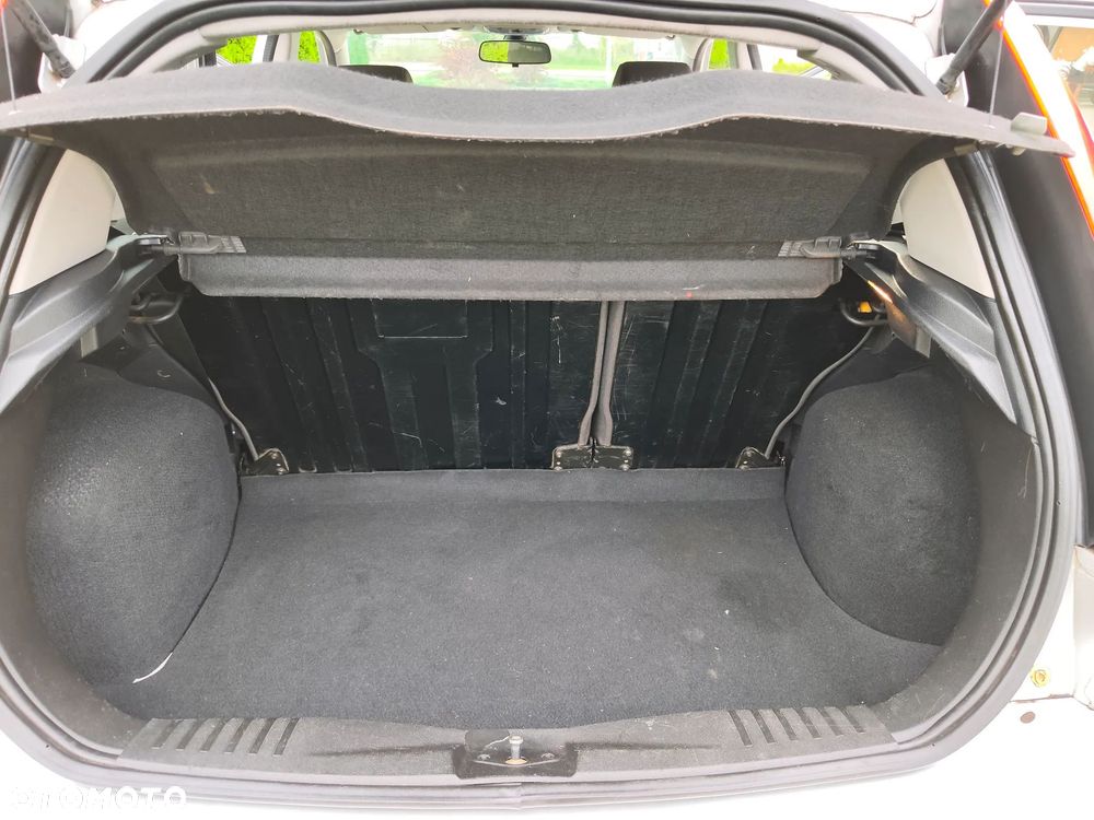 Ford Fiesta 1.3 Ambiente - 25