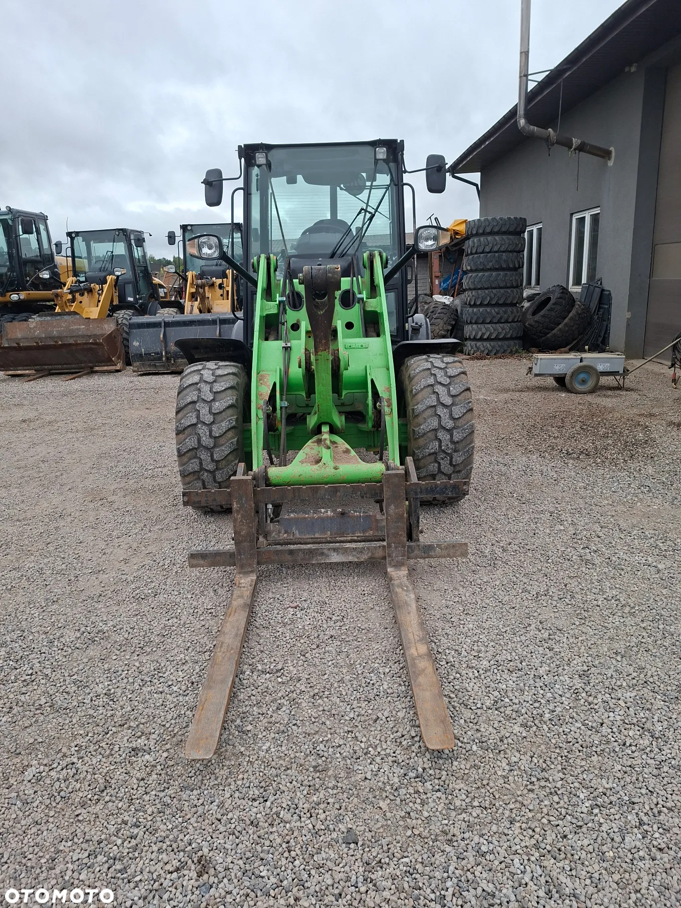 Caterpillar CAT 906 M - 12