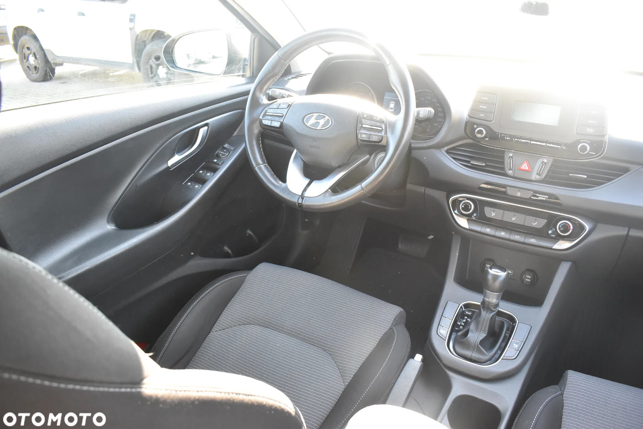 Hyundai i30 1.6 D Classic + DCT - 21