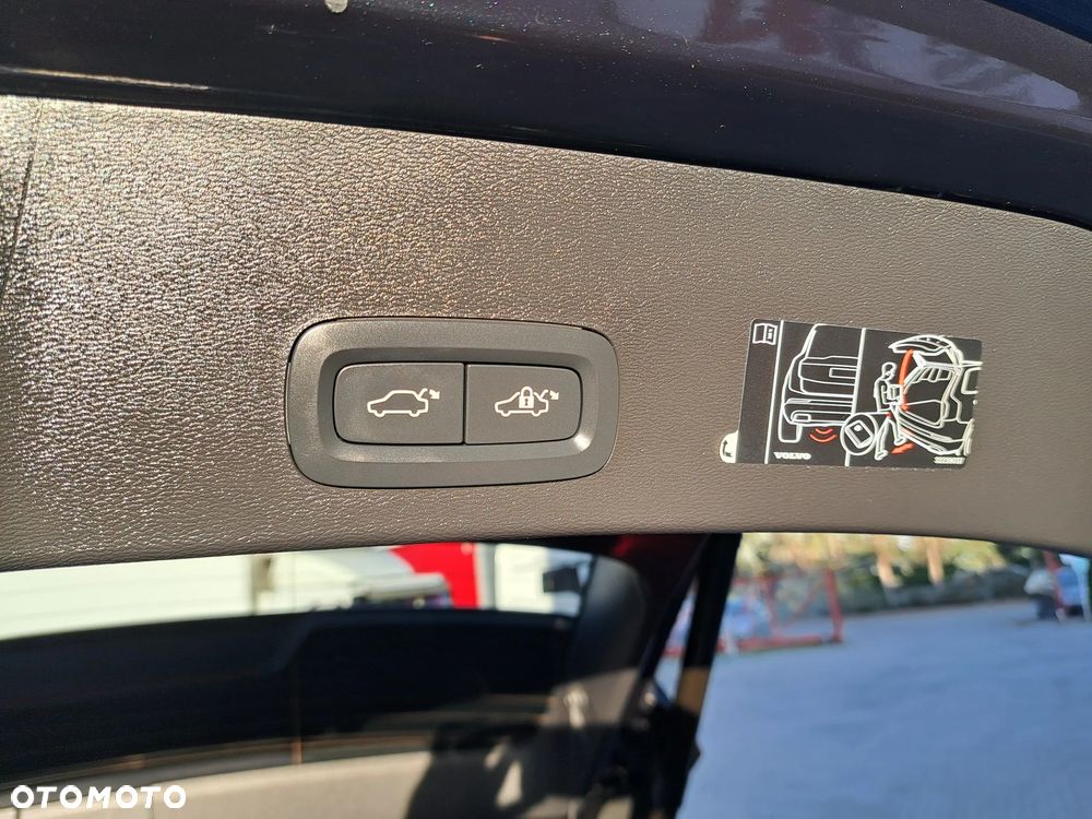 Volvo XC 40 T5 AWD Momentum - 34