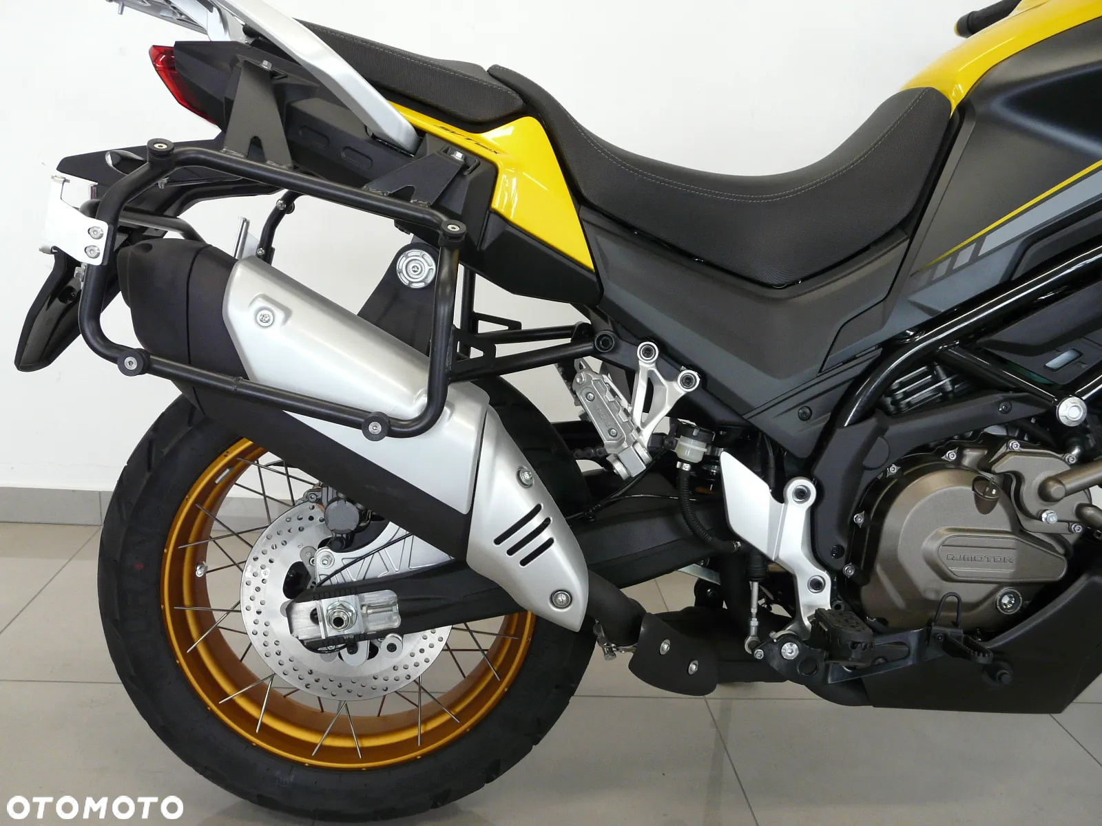 QJMOTOR SVT 650X - 11