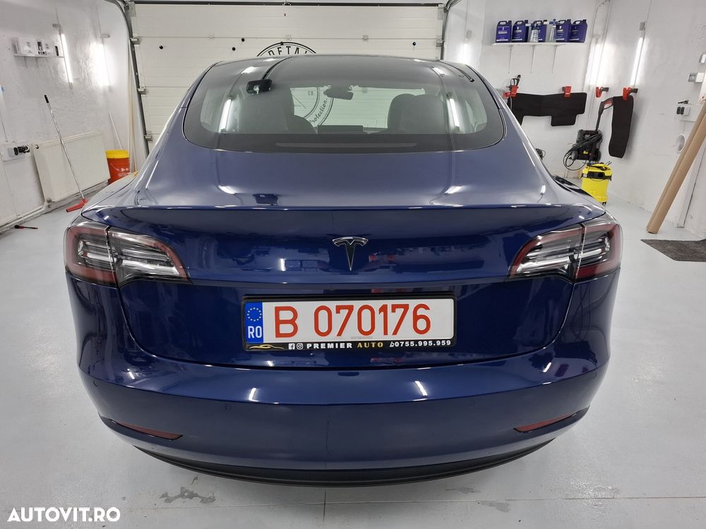 Tesla Model 3 - 12