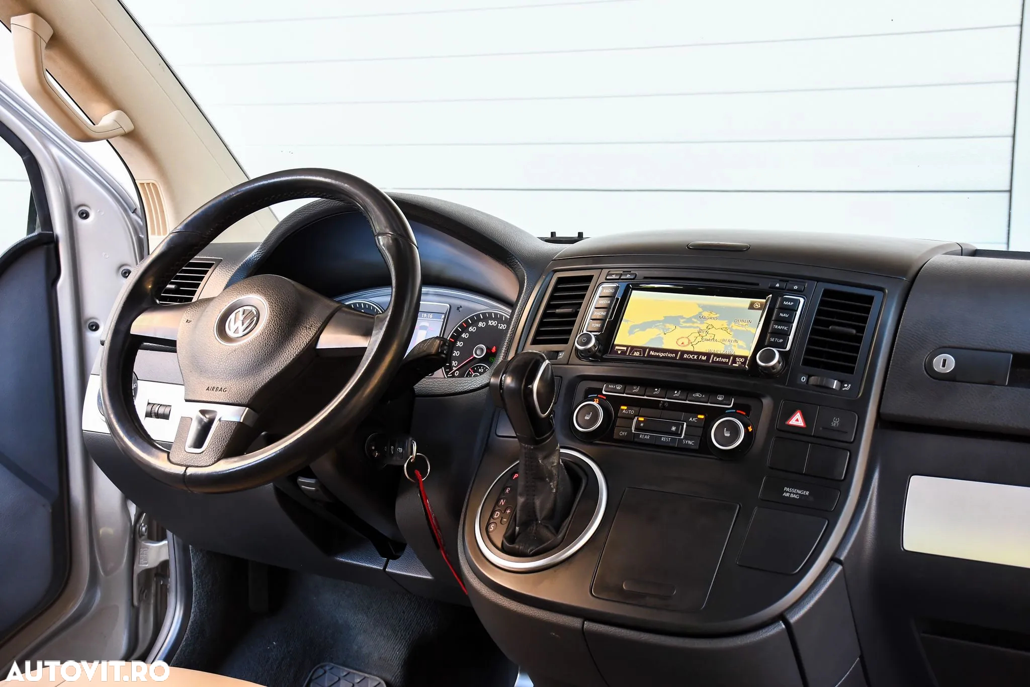 Volkswagen Multivan - 8