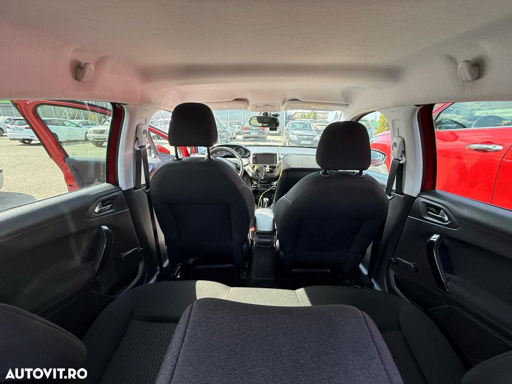 Peugeot 208 1.2 L PureTech ETG Active - 12