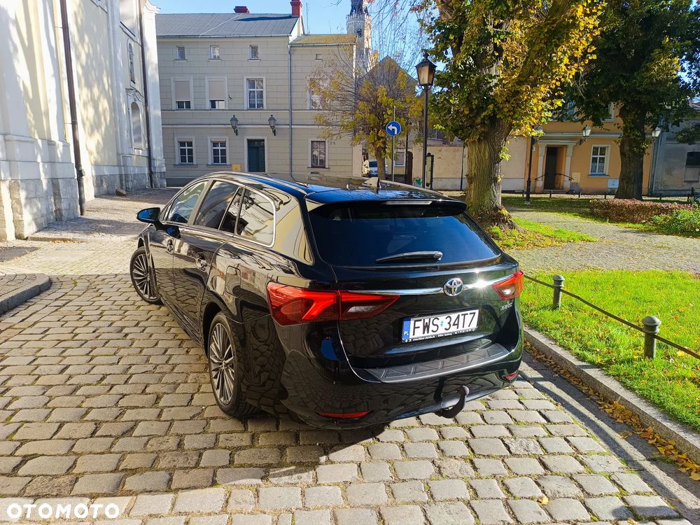 Toyota Avensis 1.8 Premium - 19