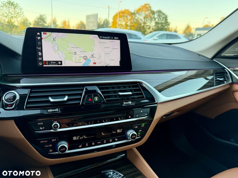 BMW Seria 5 525d Luxury Line - 24