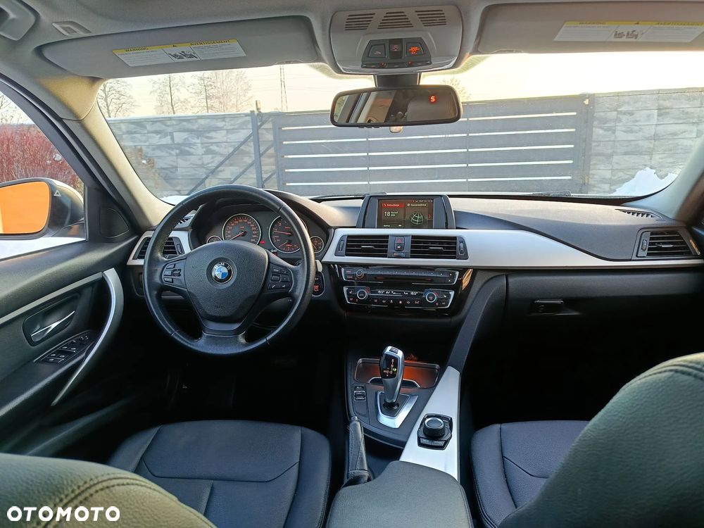 BMW Seria 3 320i - 10