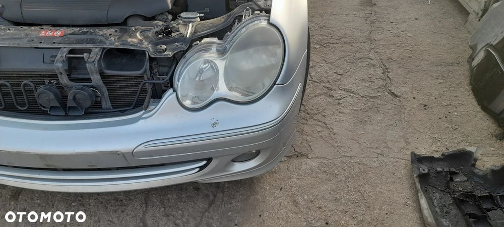 MERCEDES W203 S203 C220 zderzak tylny  775 - 4