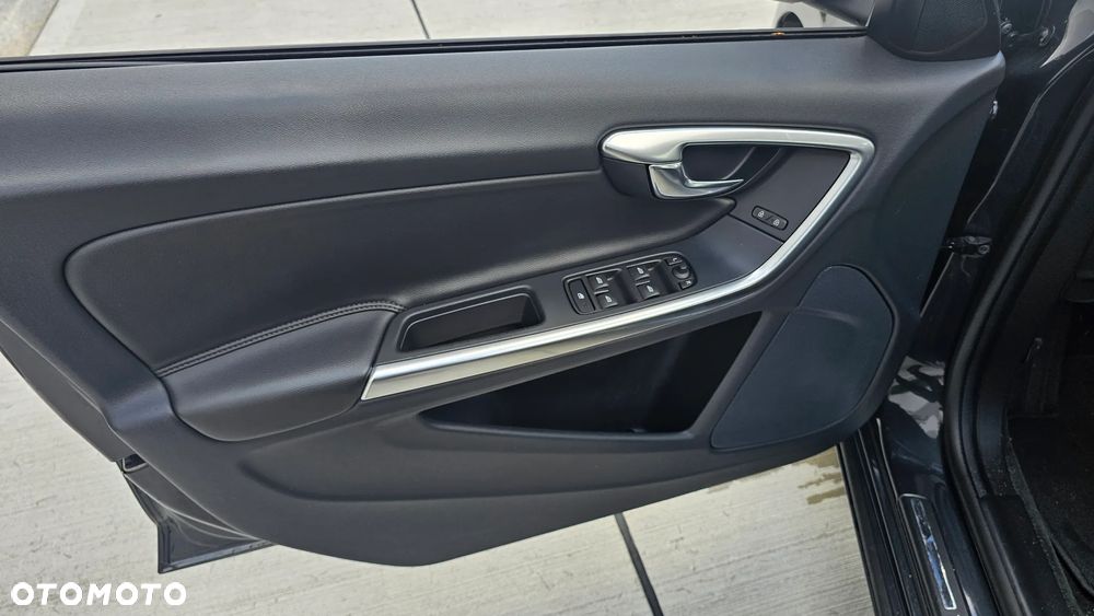 Volvo V60 D2 Drive-E Momentum - 24