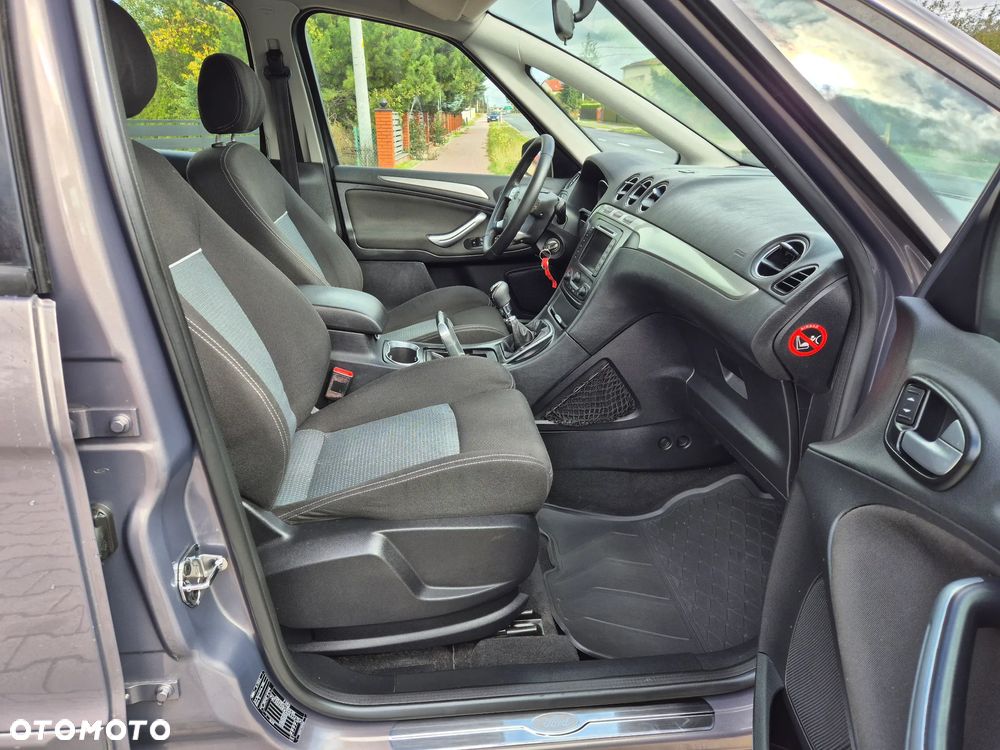 Ford S-Max - 13