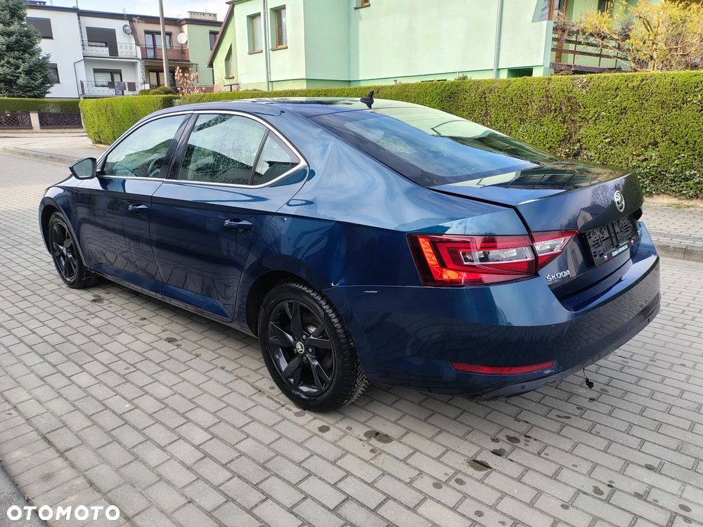 Skoda Superb 2.0 TDI Premium Edition - 5