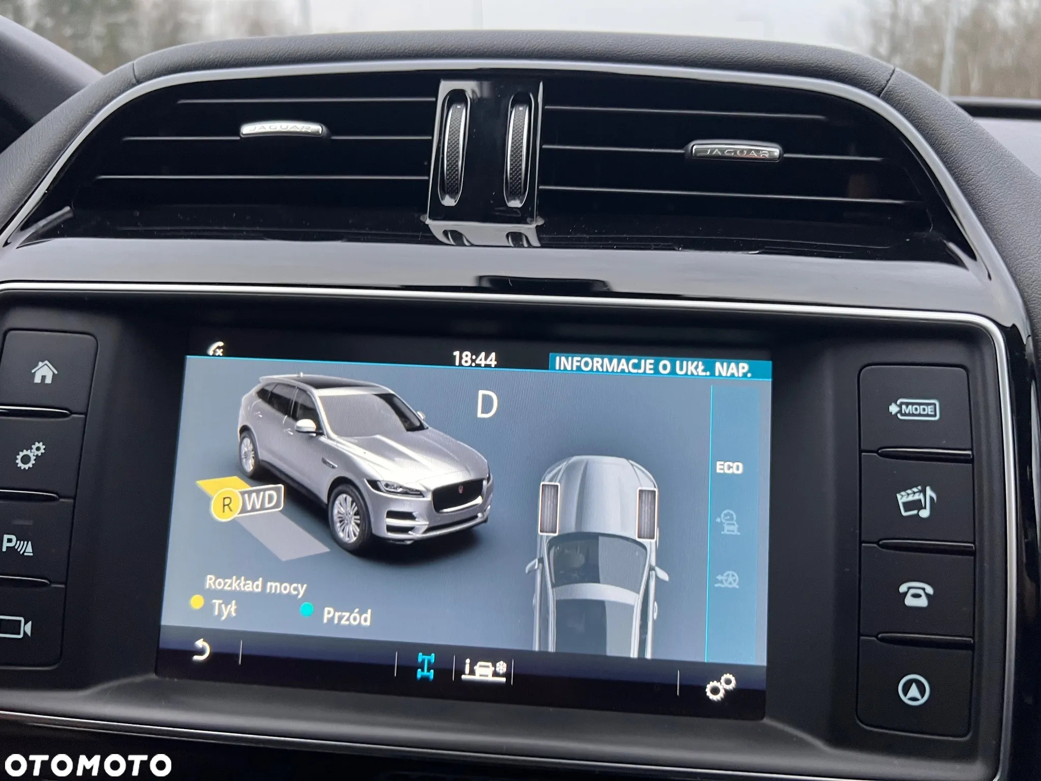 Jaguar F-Pace 25d AWD Portfolio - 11