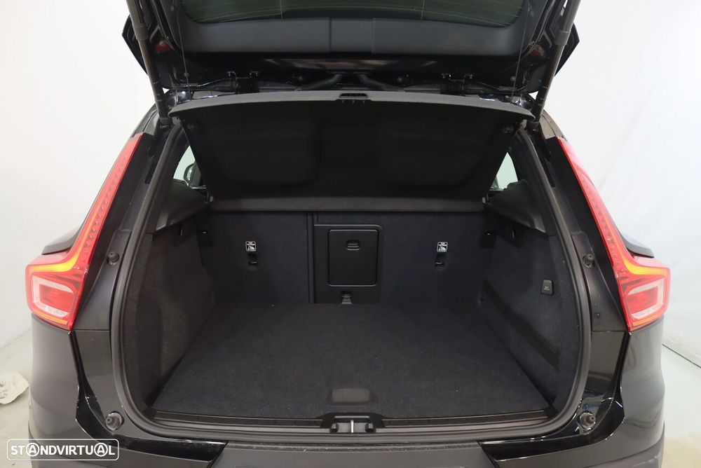 Volvo XC 40 2.0 D3 Momentum Geartronic - 29