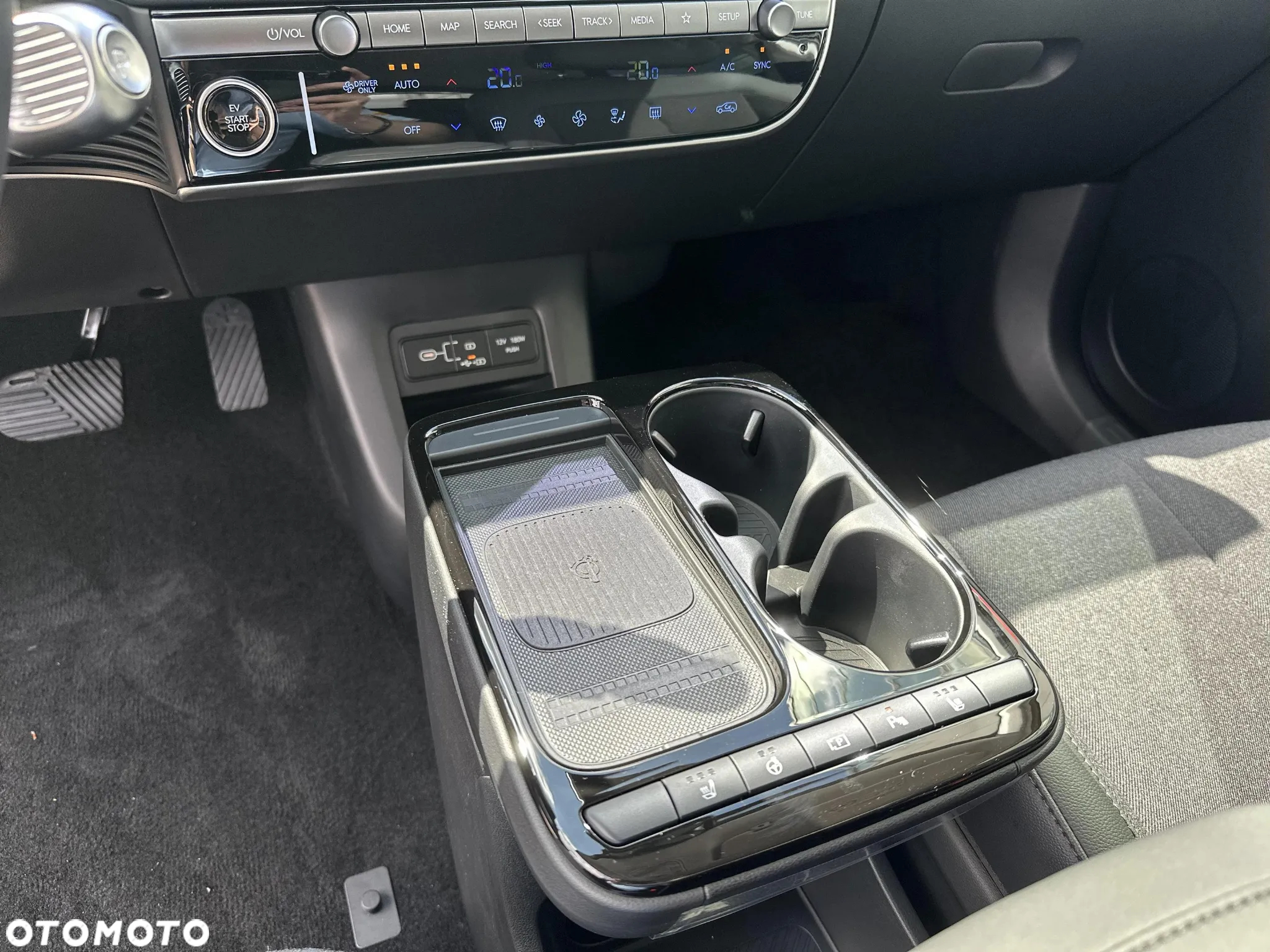 Hyundai IONIQ - 15