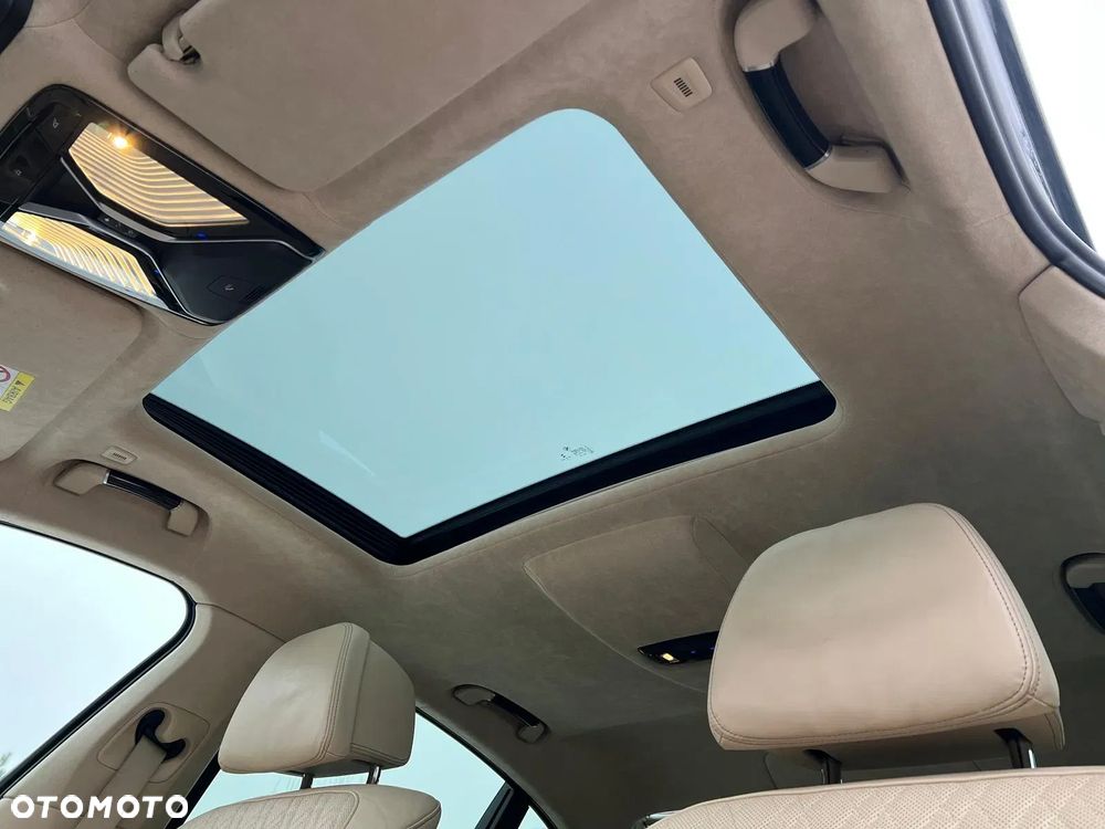 BMW Seria 7 750i xDrive - 35