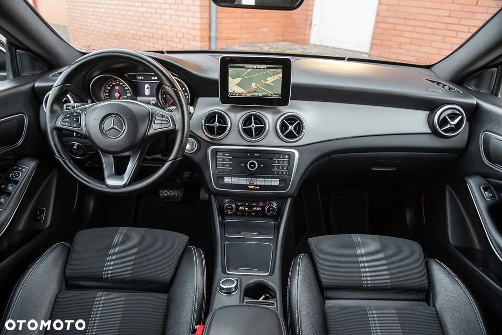 Mercedes-Benz CLA 200 d 4Matic 7G-DCT - 29