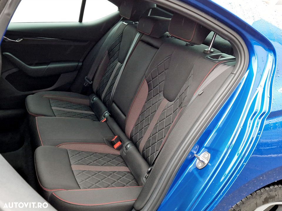 Skoda Octavia 2.0 TSI DSG RS - 12
