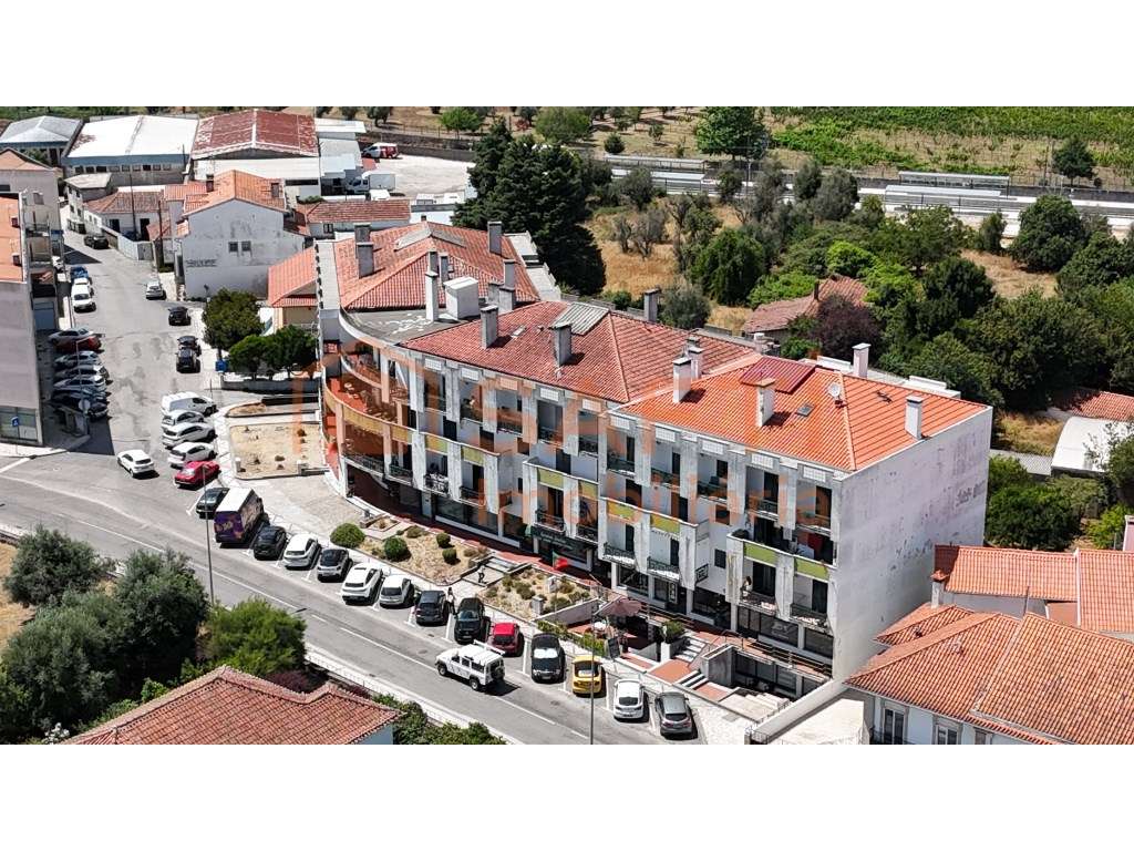 Apartamento T3 com Terraço de 55 m² e Garagem Fechada no Centro de ... - Grande imagem: 4/35