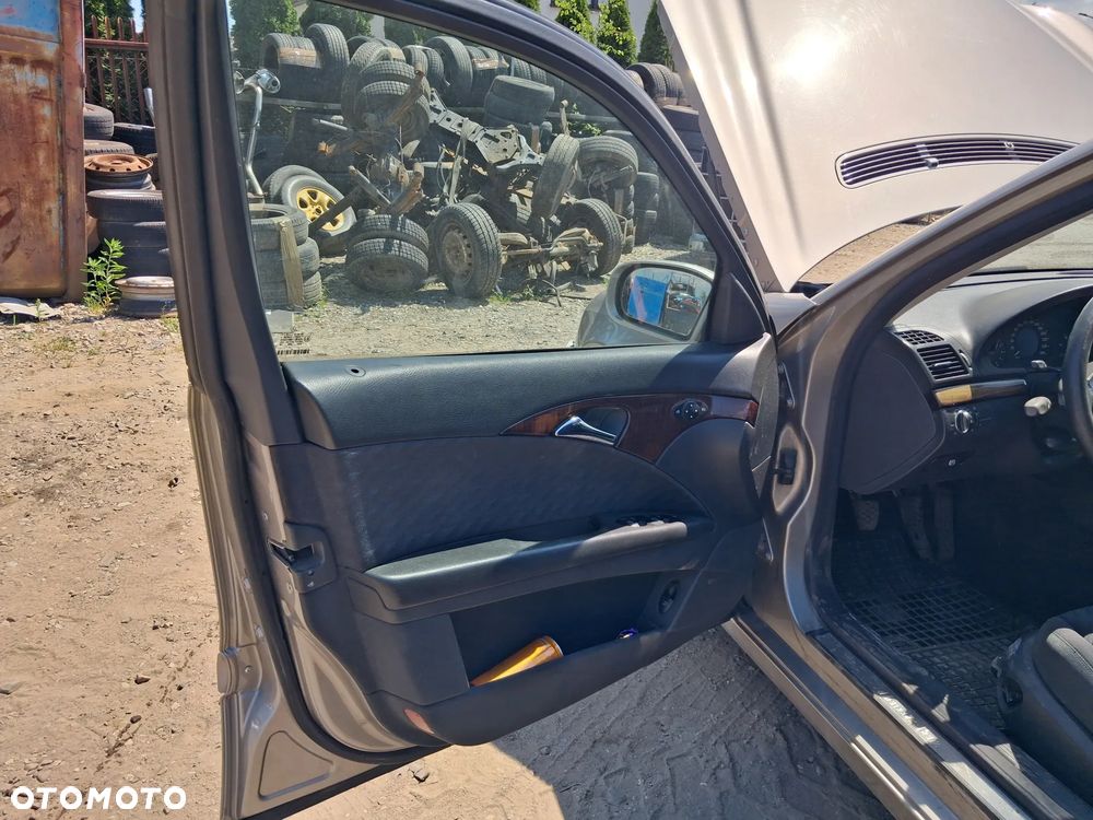 DRZWI LEWY PRZOD MERCEDES W211 723 - 4