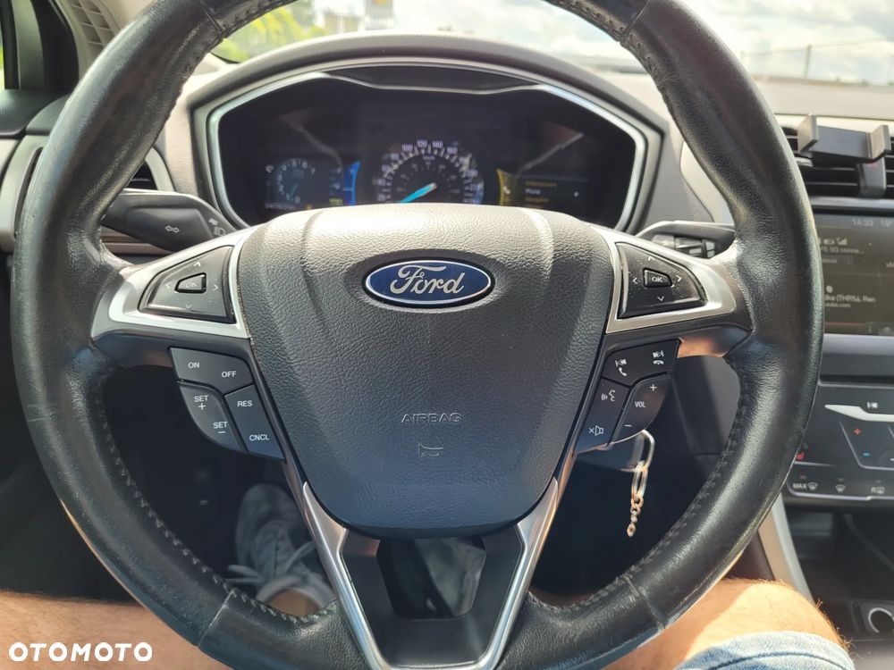 Ford Fusion - 27