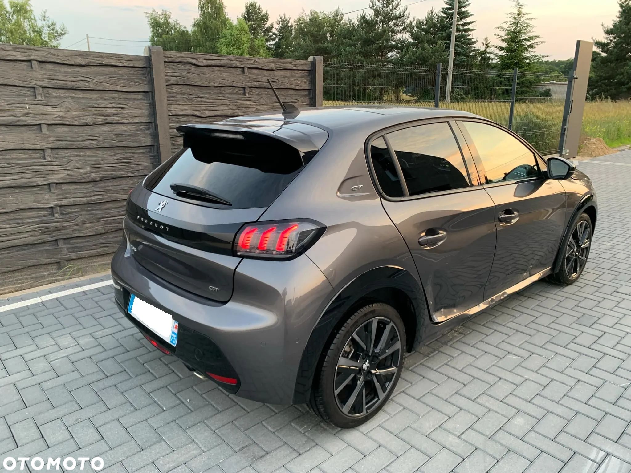Peugeot 208 PureTech 100 EAT8 GT - 1