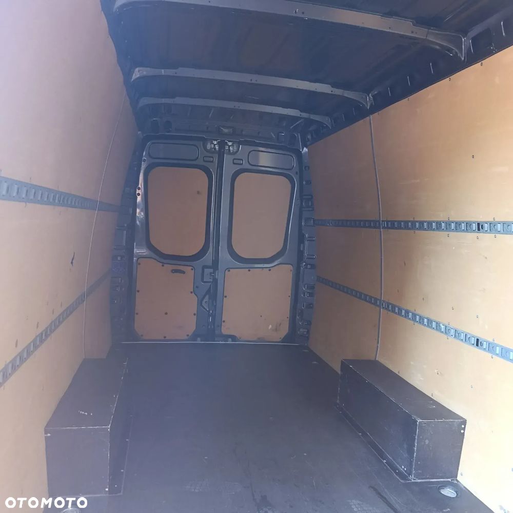 Iveco 35s18 - 13