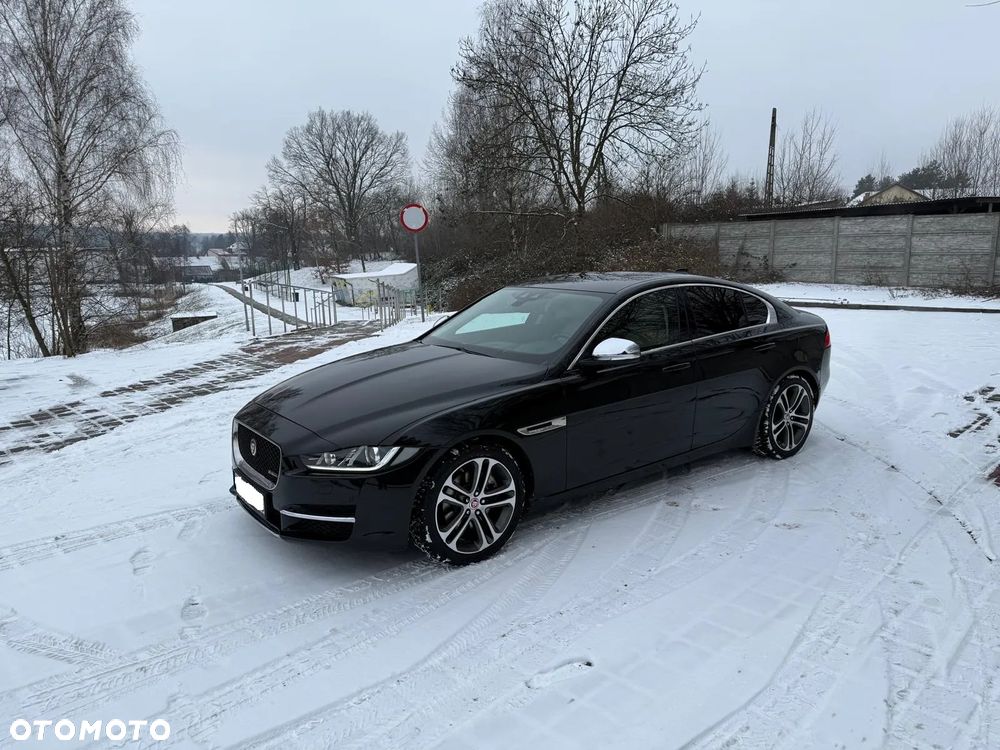 Jaguar XE 2.0 D Prestige - 3
