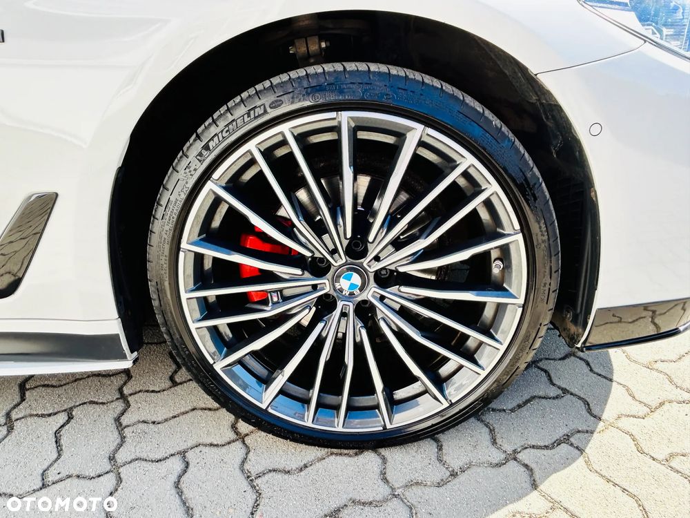BMW Seria 5 520d xDrive M Sport sport - 9