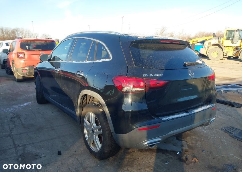 Mercedes-Benz GLA 250 4Matic 7G-DCT Urban - 13