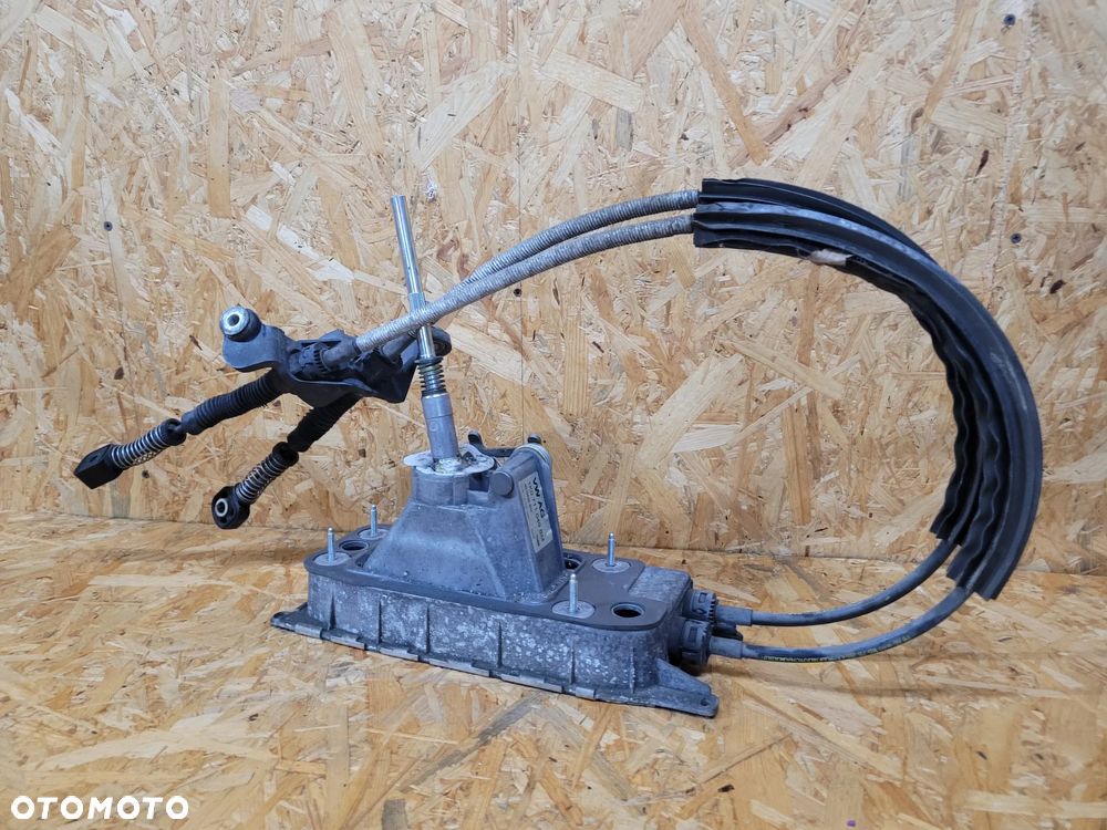VW LEWAREK ZMIANY BIEGÓW 1K0711049BM
