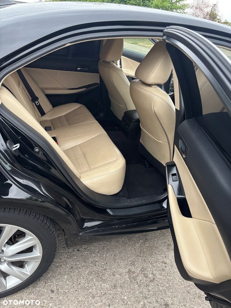 Lexus IS 250 Prestige - 25
