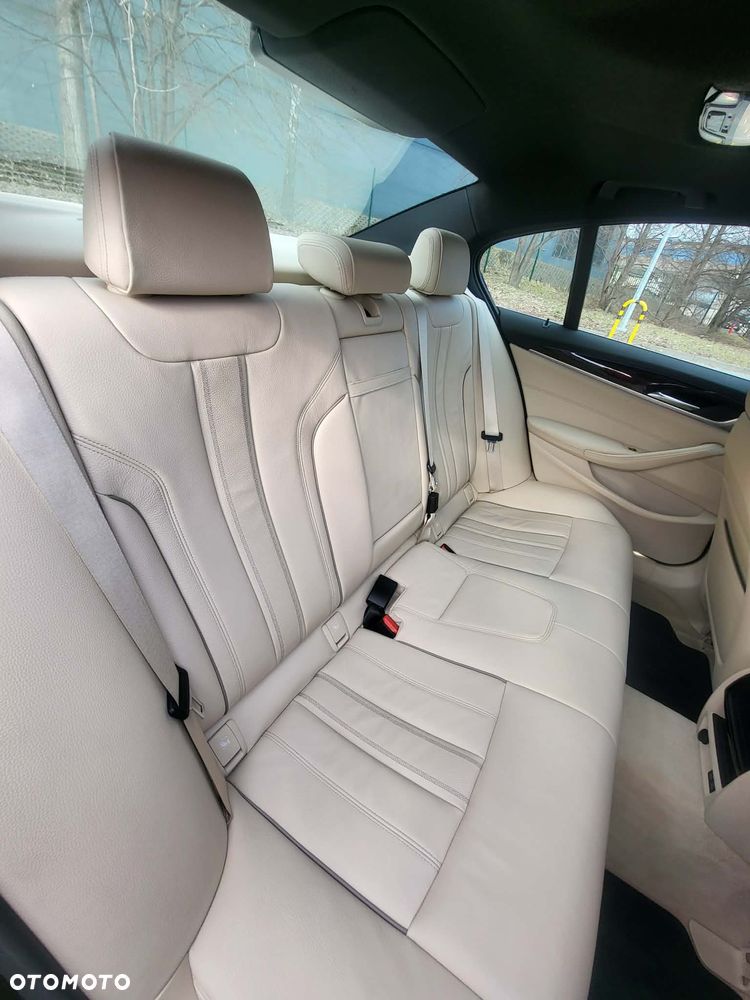 BMW Seria 5 530e iPerformance xDrive - 27