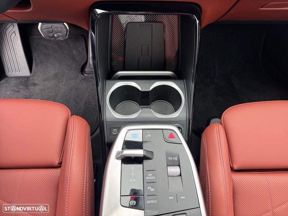 BMW iX1 eDrive20 Edição Desportiva M - 13