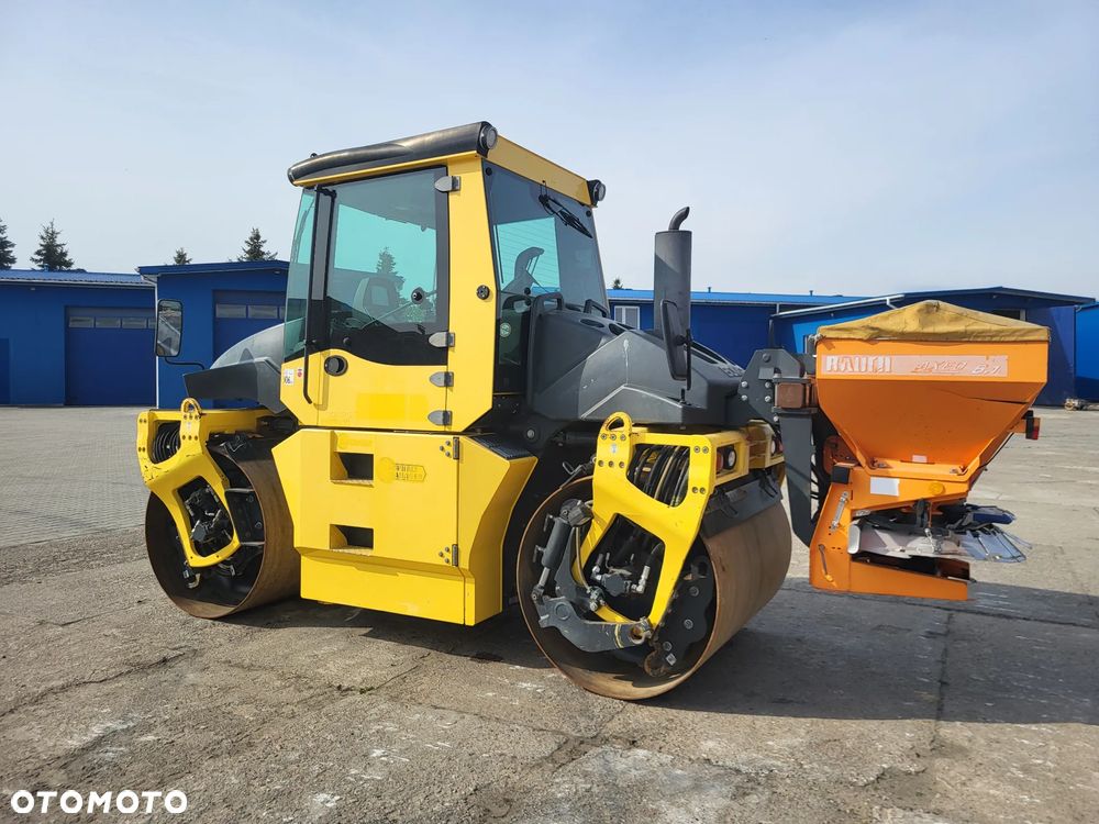 Bomag BW 154 AP 4 AM + rozsypywacz grysu z Niemiec - 2