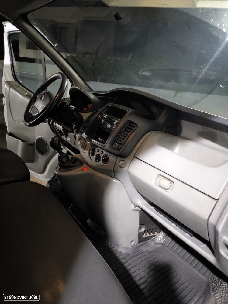 Opel vivaro 2200 cdti - 8