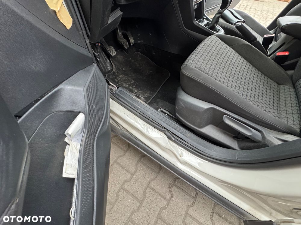 Volkswagen T-Cross - 14
