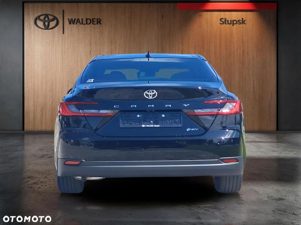 Toyota Camry - 4