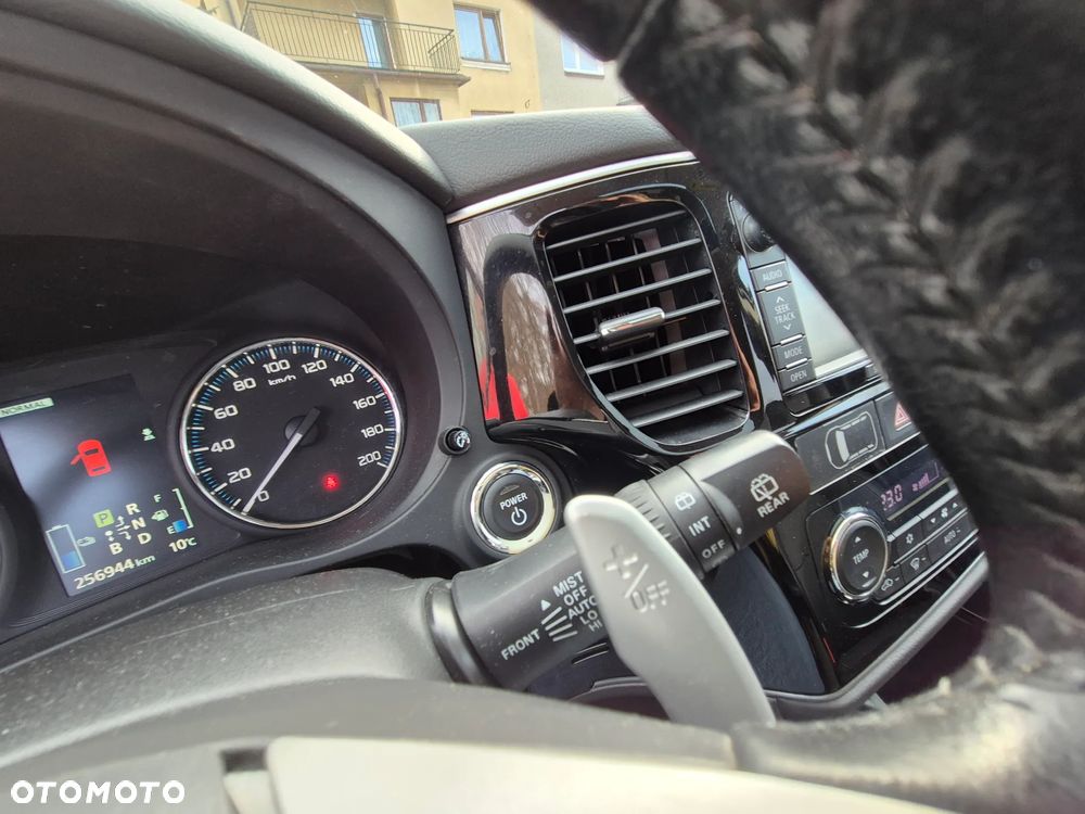 Mitsubishi Outlander - 35