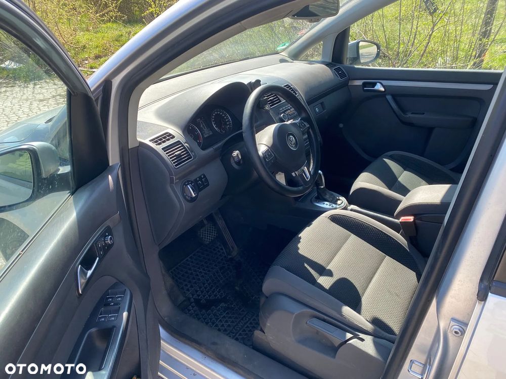 Volkswagen Touran 2.0 TDI DPF DSG STYLE - 2