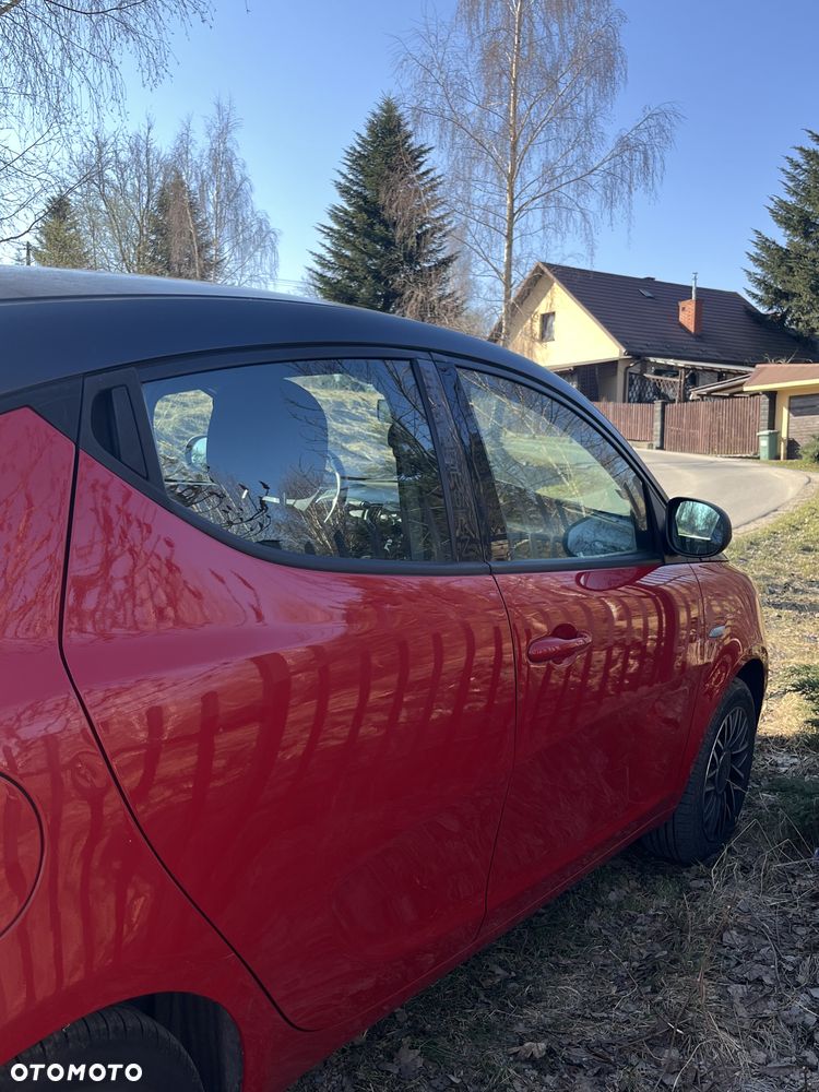 Lancia Ypsilon 1.2 8V Black&Red S&S - 4
