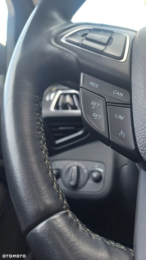 Ford Kuga 1.5 EcoBoost 2x4 Titanium - 14