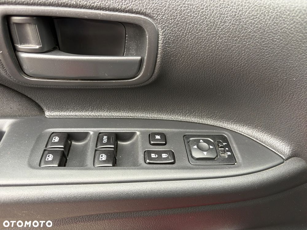 Mitsubishi Outlander 2.0 Invite + 2WD - 16