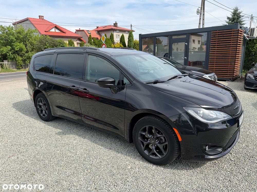 Chrysler Pacifica - 18