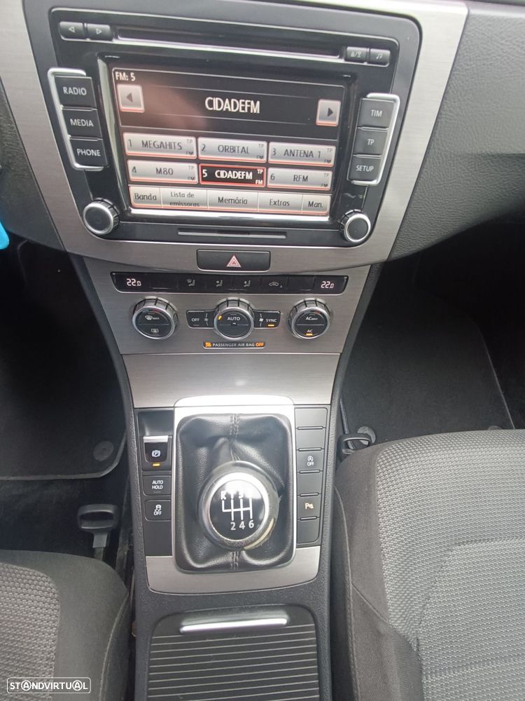 VW Passat Variant 1.6 TDI BlueMotion - 11