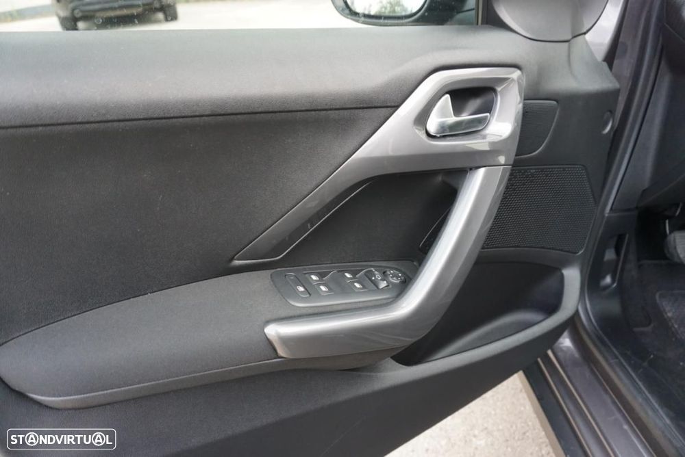 Peugeot 2008 1.6 BlueHDi Allure - 26