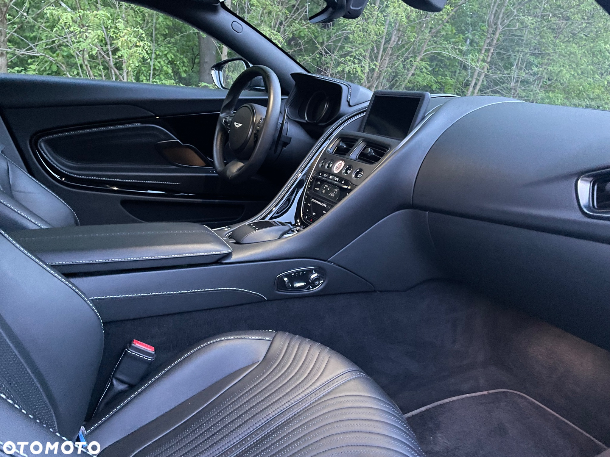 Aston Martin DB11 V8 - 17