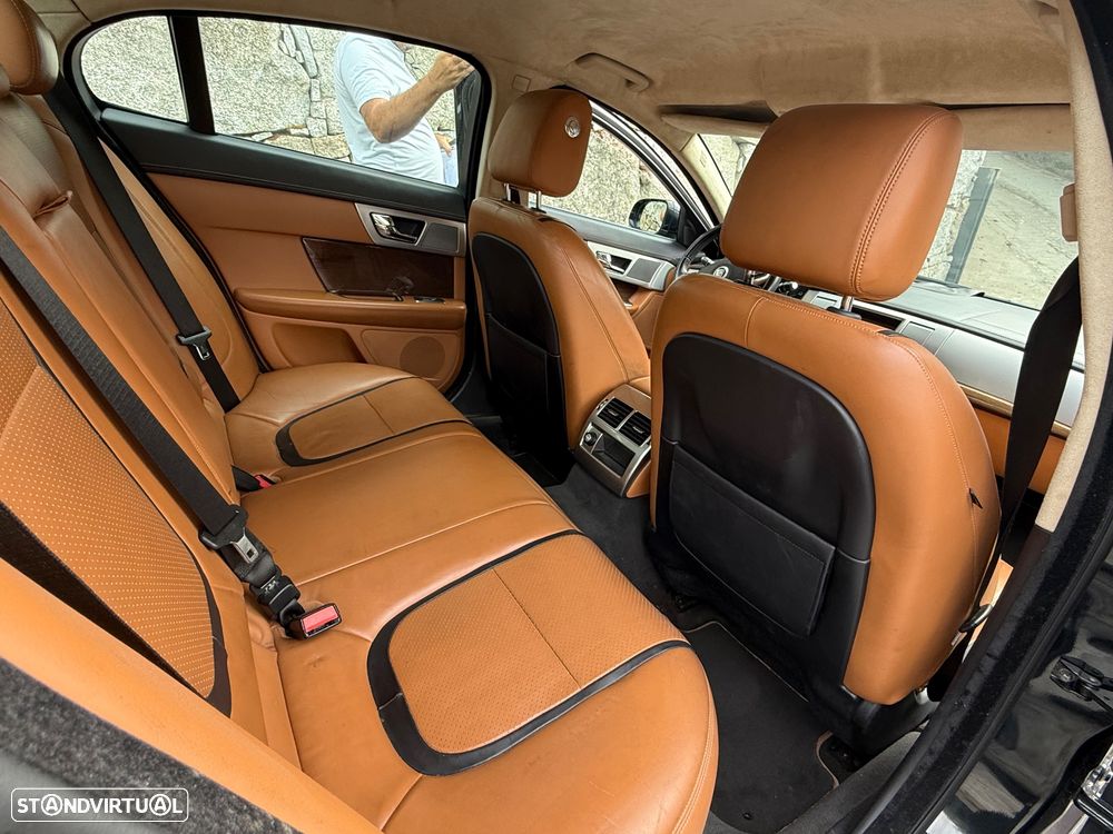 Jaguar XF 3.0 D V6 S Portfolio - 9