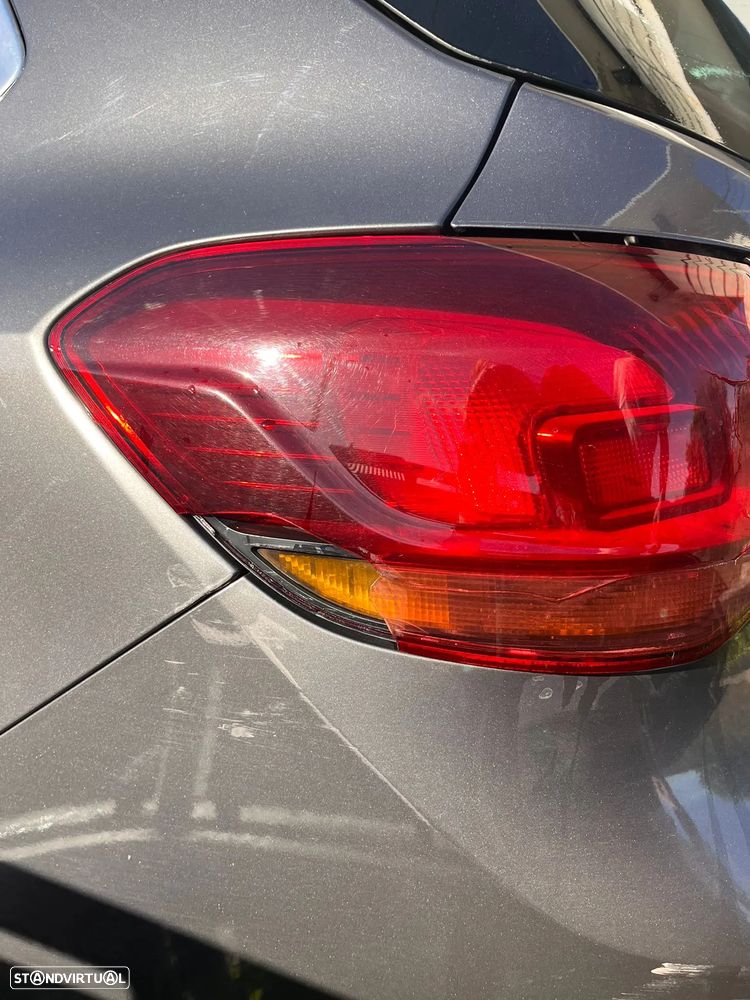 Opel Astra Sports Tourer - 24